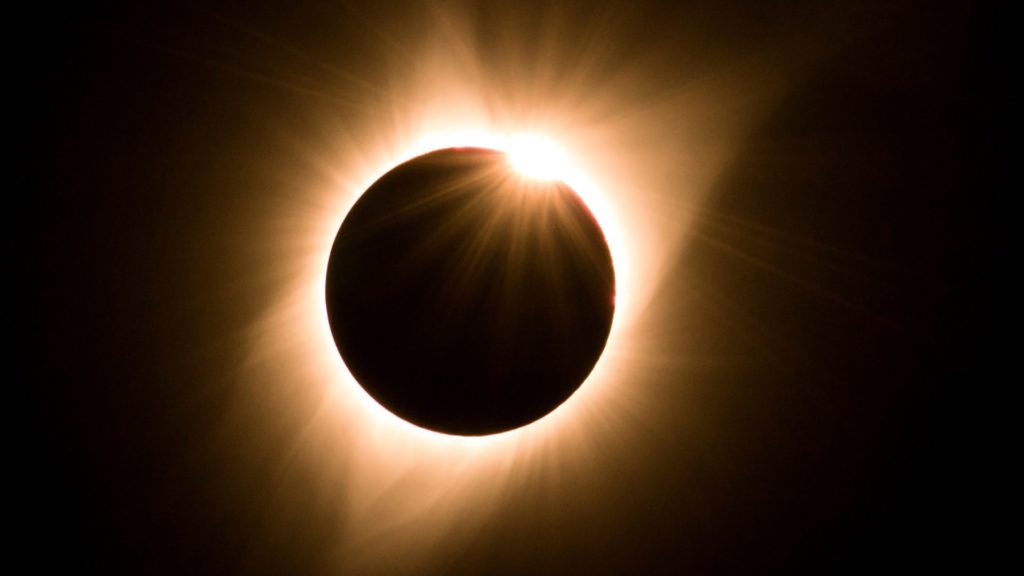 Eclipse solaire_Photo de blewulis sur Canva